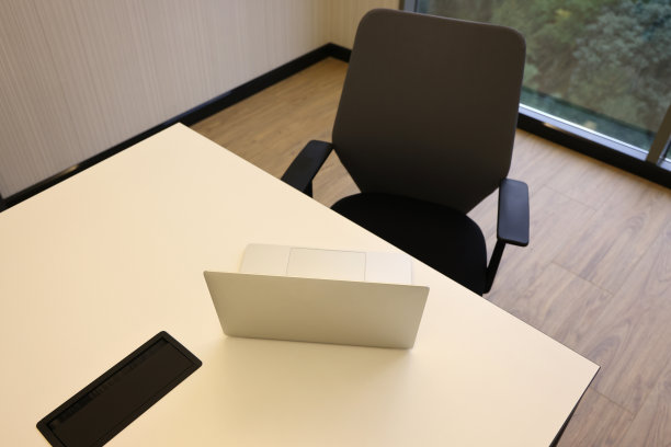 带笔记本电脑的工作空间图片下载