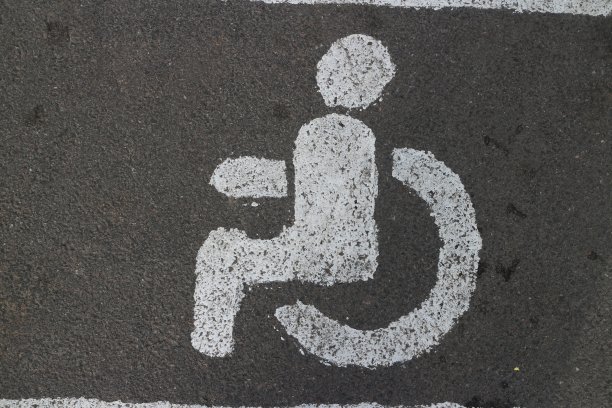 轮椅上的人图片下载