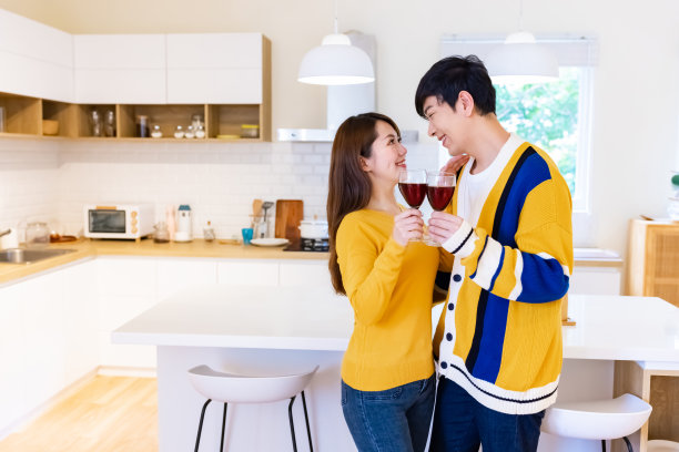 夫妇庆祝周年图片下载