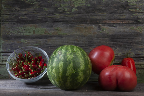 辣椒和西瓜番茄静物图片下载