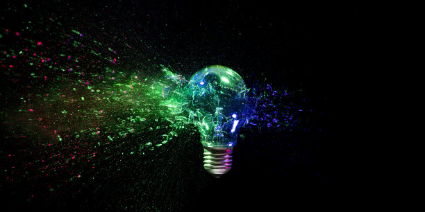 传统钨丝灯泡爆炸的高速图像。图片下载