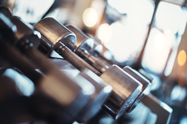 哑铃的重量。图片下载