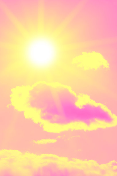 明亮的太阳与美丽的光束在天空与云彩图片下载