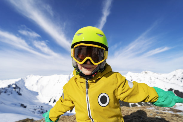 寒假在滑雪胜地图片下载