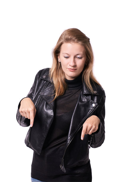 方向指示。年轻的女孩。白色背景。黑色的衣服图片下载