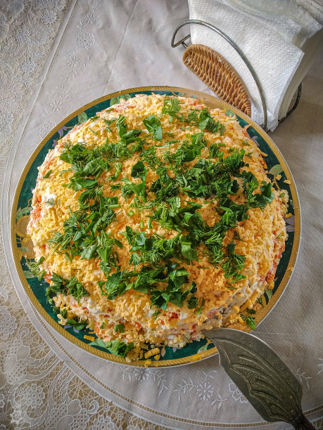 沙拉配金枪鱼，鸡蛋和奶酪图片下载