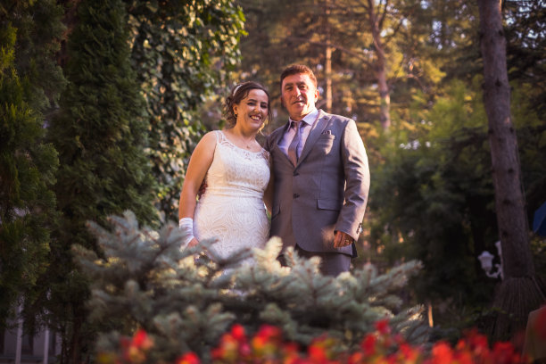 成熟的成人夫妇的婚礼图片下载