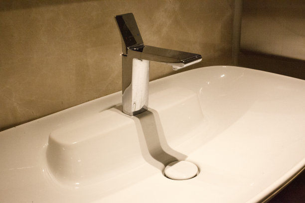 厕所的水龙头图片下载