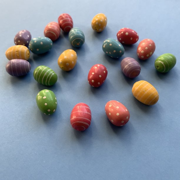 古董微型画木制复活节彩蛋图片下载