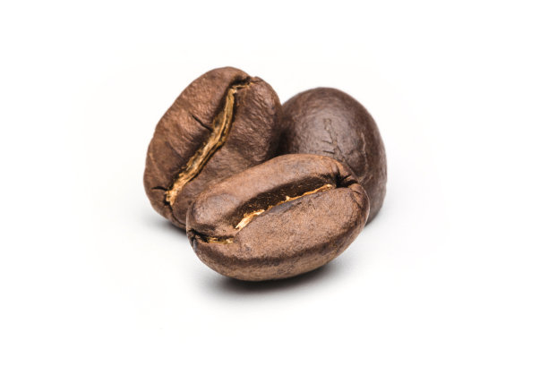 一套新鲜烘培的咖啡豆孤立在白色的背景。咖啡豆靠近，浓咖啡深色图片下载