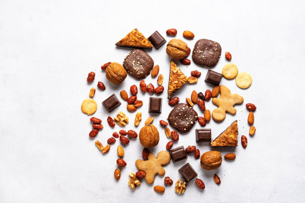 各式各样的精美巧克力和饼干为圣诞节图片下载