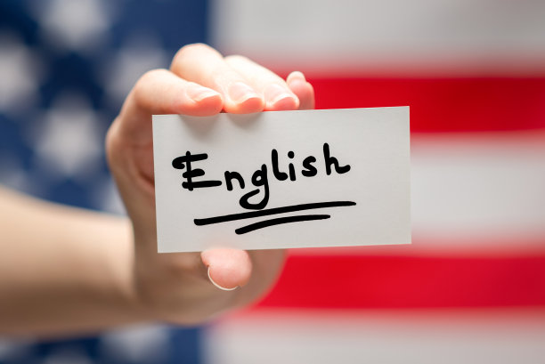 卡片上的英文文字。美国国旗的背景。图片下载