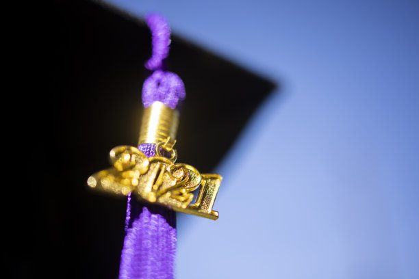 2021届毕业典礼黑色流苏图片下载