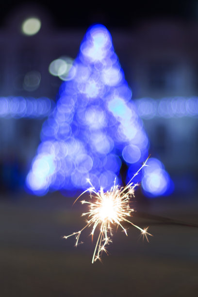 模糊的圣诞树背景图片下载