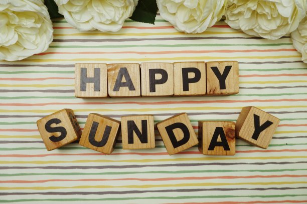 快乐星期天字母彩色条纹背景图片下载