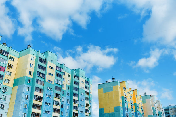 新建的多层公寓，千篇一律，缺乏个性图片下载