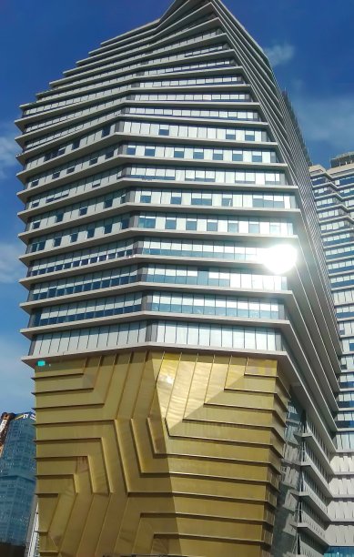 以色列特拉维夫：阿兹里利中心附近的现代办公楼图片下载