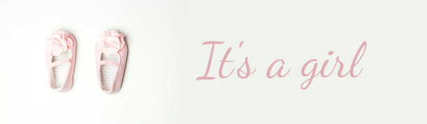 小女孩穿的粉色凉鞋。第一双在浅色背景下给小女孩穿的鞋图片下载