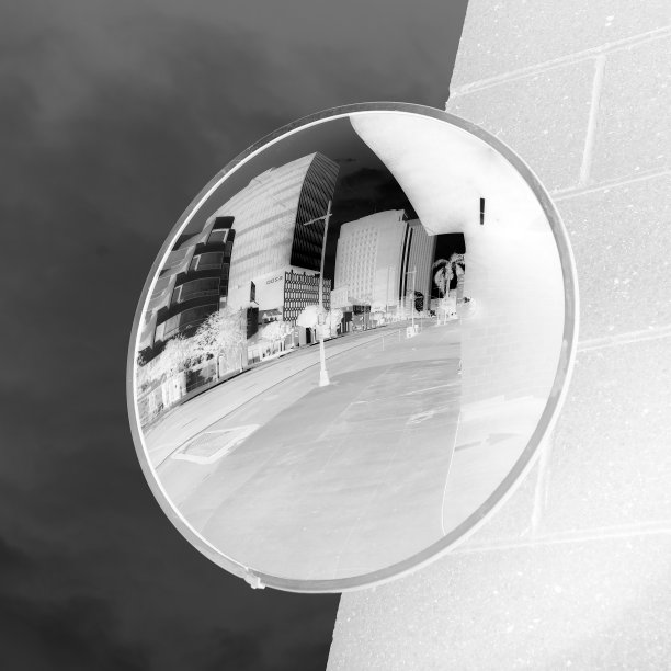 墙上的镜子。图片下载