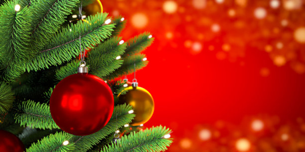 圣诞树上的球的特写。红色背景中的散景花环。新年的概念。3 d渲染插图。图片下载