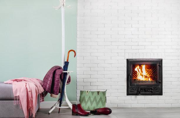 时尚的走廊内饰与衣服和鞋子图片下载