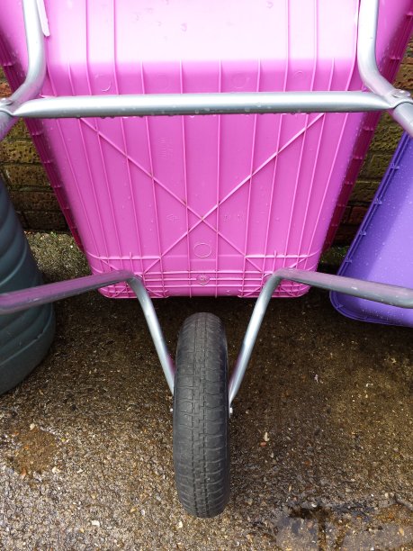 新的亮粉色手推车图片下载