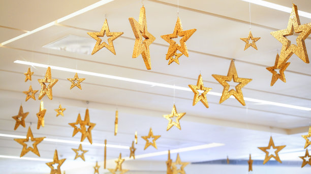 商场天花板上模糊的金星装饰图片下载