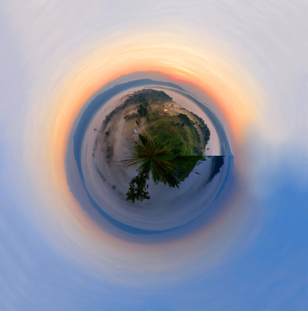 环视全景图全景日出在山与薄雾图片下载