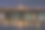 夜晚的城市景观佩顿桥在第聂伯河上。灯笼映照在水面上的光。被照亮的基辅佩切尔斯克拉夫拉钟楼为背景。城市的灯光倒映在水面上图片下载