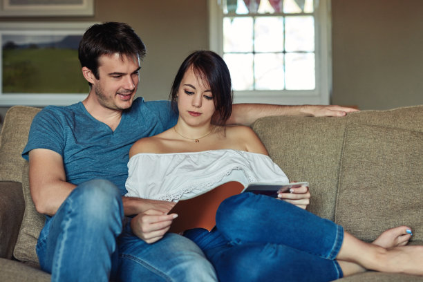 翻看他们最喜欢的杂志图片下载