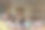 小女孩在和其他家庭成员庆祝生日时感到兴奋。图片下载