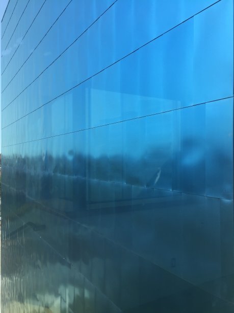 蓝色的金属墙图片下载