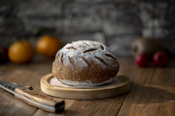 自制的工匠黑麦面包图片下载