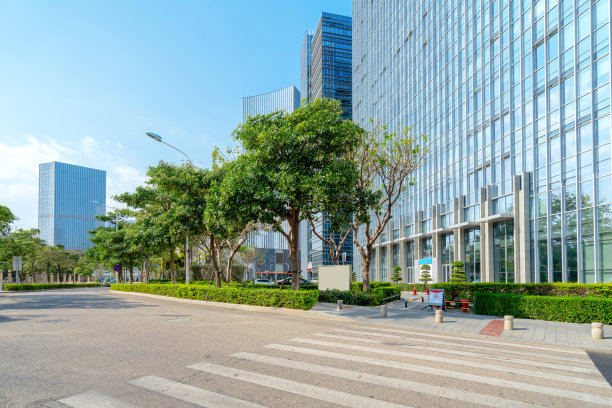 中央商务区，道路和摩天大楼，厦门，中国。图片下载