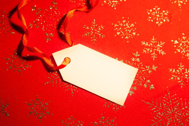 圣诞特卖的标签，红色背景。图片下载