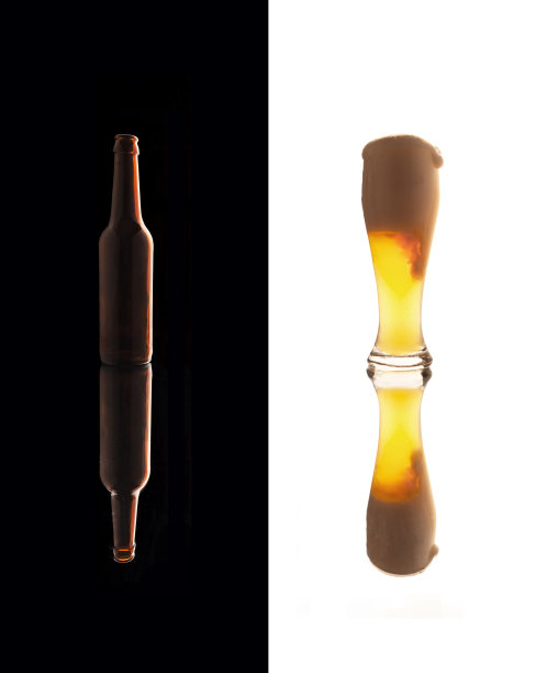 时髦的啤酒与倒泡沫的边缘庆祝设计。设计元素。灰色背景图片下载