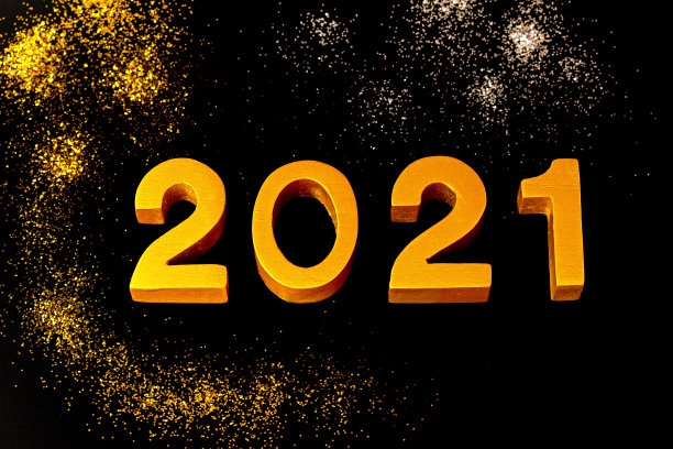 2021年，用木头和金色漆成黑色背景图片下载