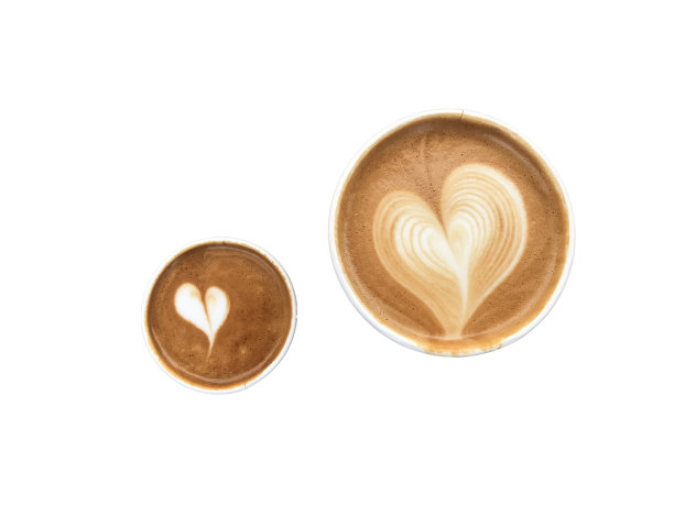 美丽的心咖啡拿铁艺术，孤立与白色背景。图片下载