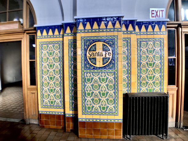 圣达菲火车站火车站精心制作的瓷砖图片下载