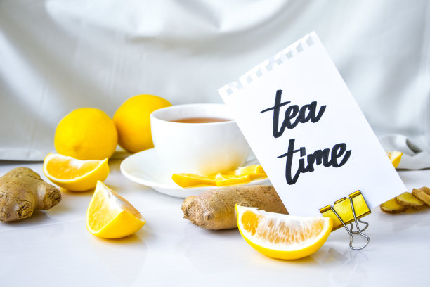 茶时间-写在纸上的产品中用于治疗普通感冒-柠檬，生姜，甘菊茶。天然维生素饮料图片下载