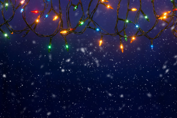 圣诞灯在蓝色背景与拷贝空间图片下载