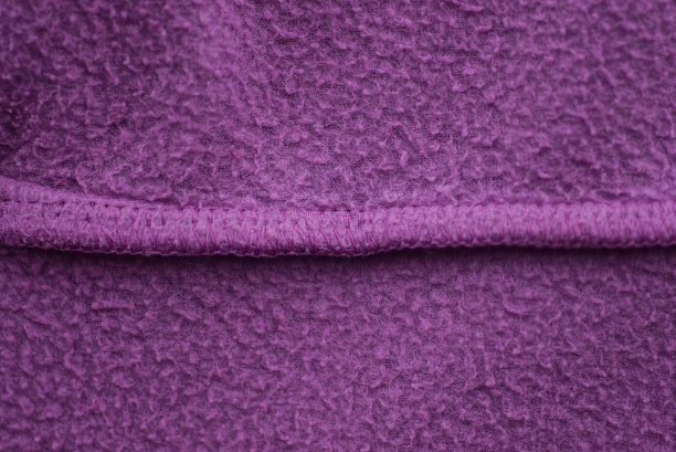 由一块羊毛制成的红色淡紫色织物图片下载