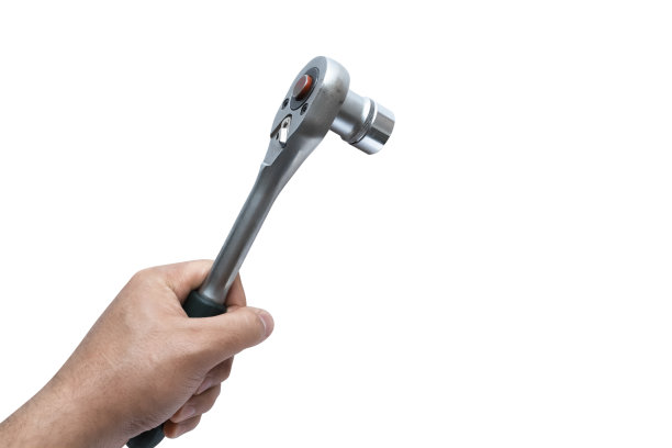 手持套筒扳手或棘轮在白色背景。汽车行业。图片下载