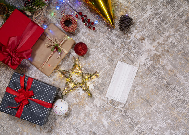 圣诞装饰品，装有防护面罩的礼盒图片下载