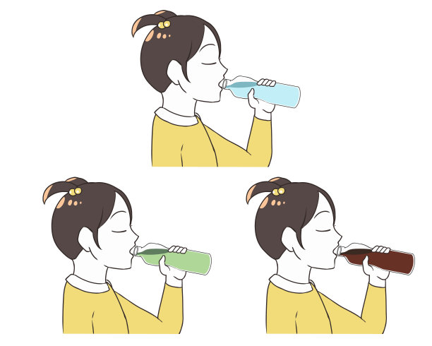 一个闭上眼睛用塑料瓶喝东西的女孩图片下载