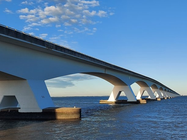 齐兰德省乌斯特谢尔德的齐兰德桥图片下载