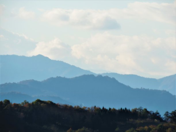 日本。十月。枥木县的蓝山。图片下载