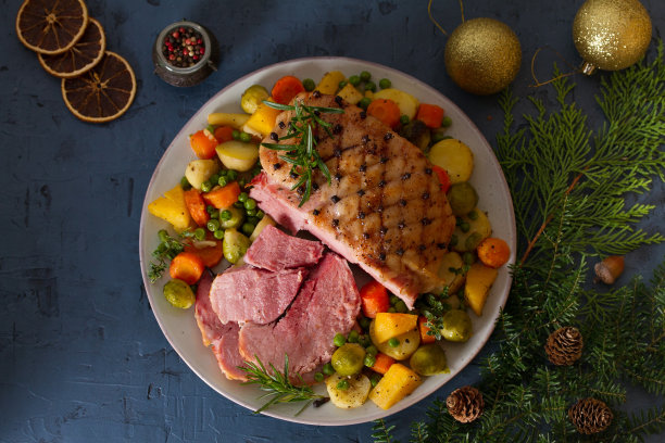 烤火腿片配蔬菜图片下载