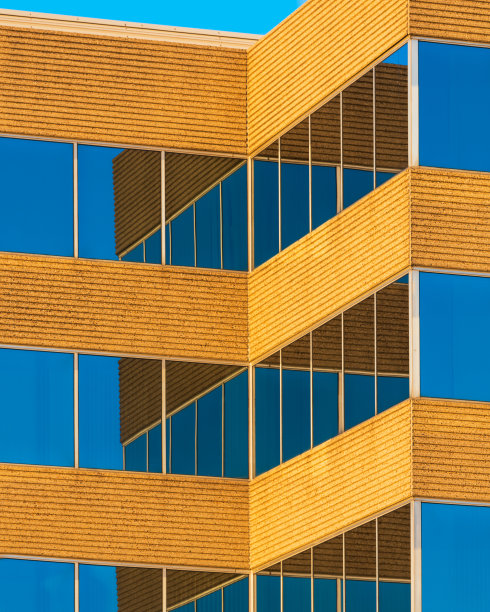 郊区办公建筑玻璃的抽象反射图片下载