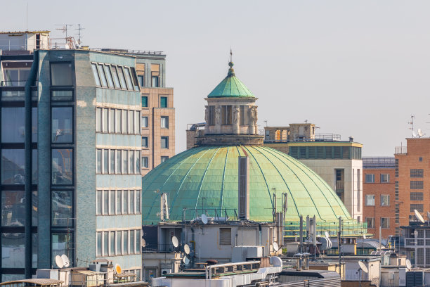 米兰圣卡罗大教堂的圆顶图片下载